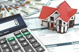 Persona revisando extractos bancarios